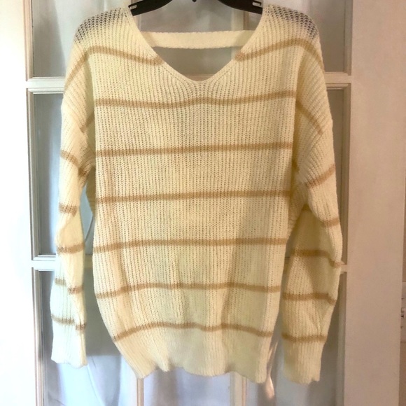 debut Sweaters - Cute knot sweater